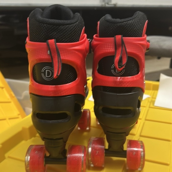 Roller Skates Boys Girls, 4 Size Adjustable Rollerskates Light Up Wheels Youth L - Picture 5 of 8